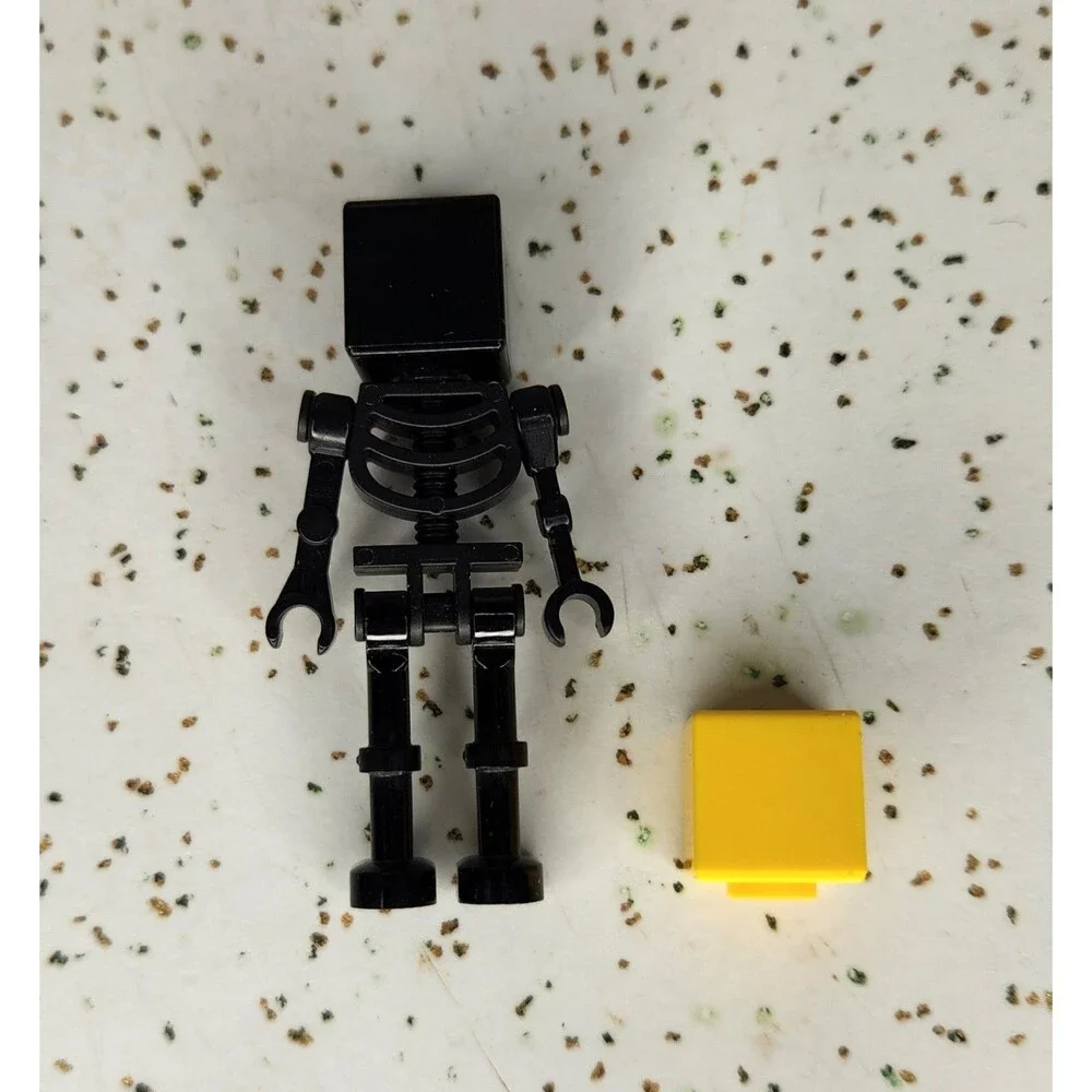LEGO Minecraft Wither Skeleton Minifigure + Blaze Head Lot